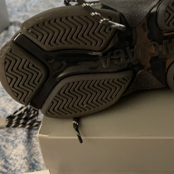Balenciaga TripleS - Picture 8 of 15